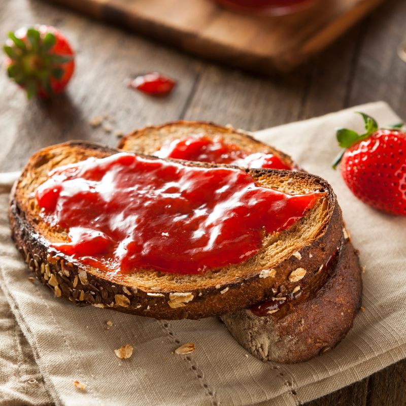 Tostada con mermelada para tus desayunos