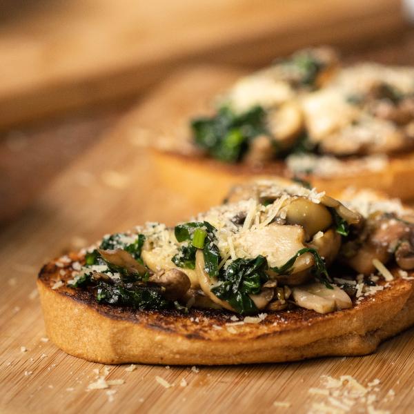 Tostadas con espinacas en menos de 5 minutos.