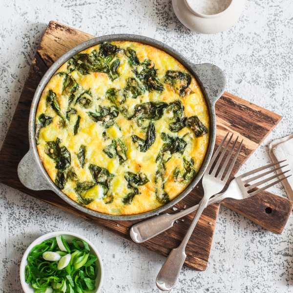 Comida saludable para niños: Huevos revueltos con espinacas y queso