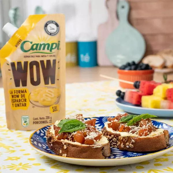 Tostadas de tomate confitado con Campi®