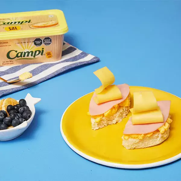 Barquitos de sándwich de huevo con Campi