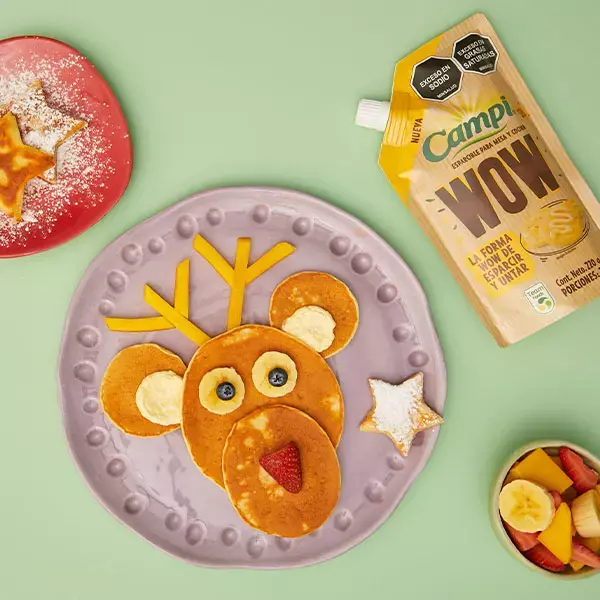 Pancakes en forma de reño navideño con Campi